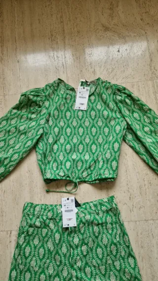 Conjunto Zara verde estampado M