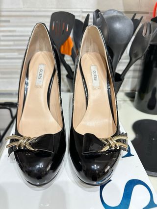 Guess Scarpe Tacchi Nere Oro