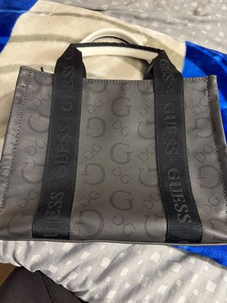 Bolso Guess Gris y Blanco Casi sin usar