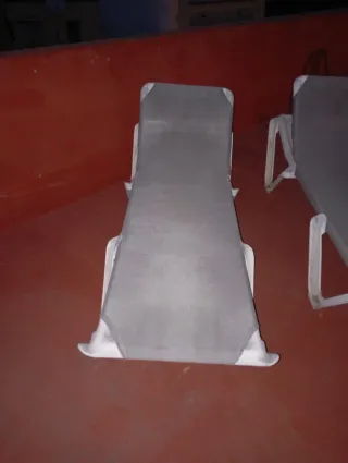 2 Tumbonas de tela y plástico
