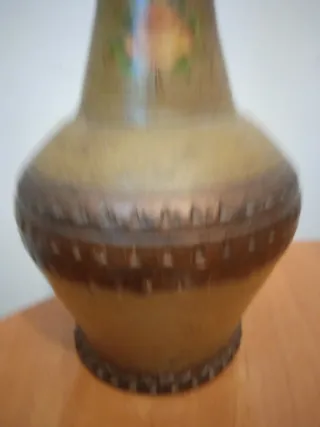 Jarrón de cerámica decorado