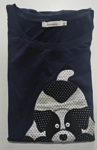 .Dos camisetas, talla L.