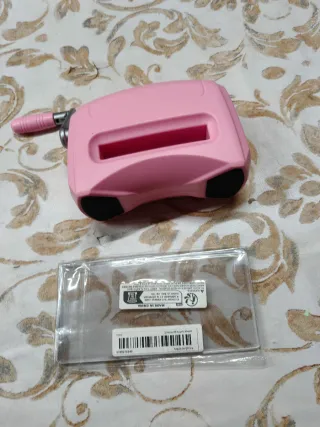 Piccola fustellatrice manuale rosa