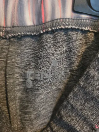 Mallas deportivas grises con detalles