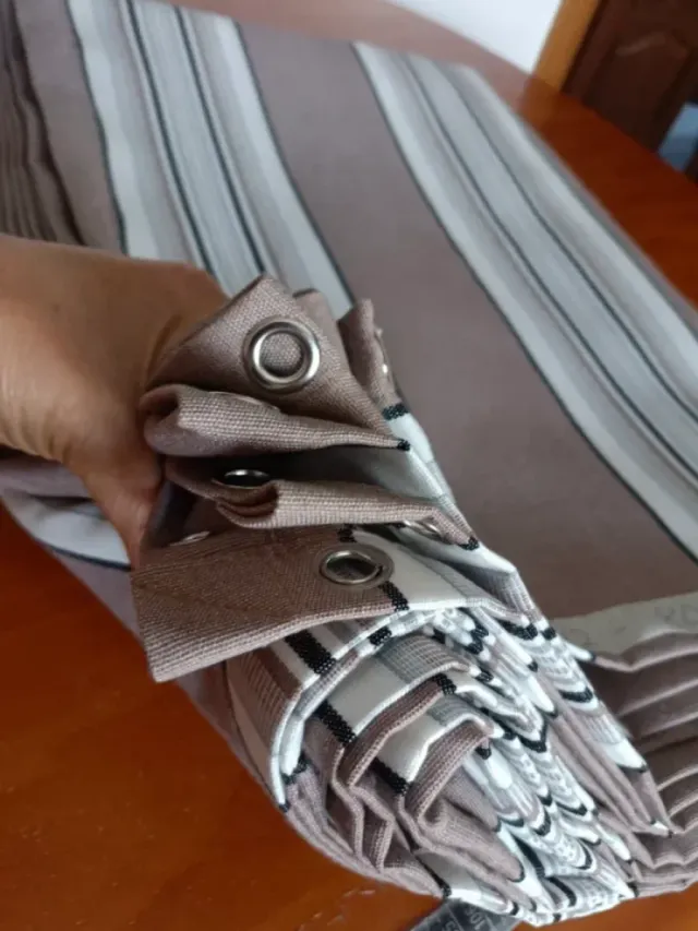 Lona de toldo con anillas