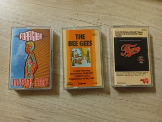 Lote 3 Casetes: Foreigner, Bee Gees, Fame