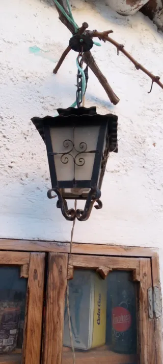 Farol antiguo de metal y cristal