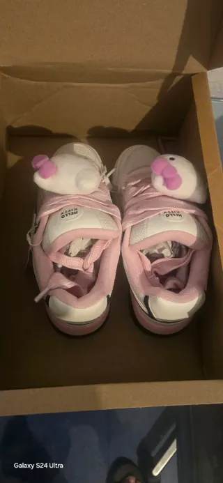 Zapatillas Hello Kitty Blancas y Rosas