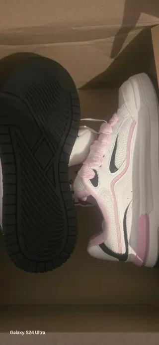 Zapatillas Hello Kitty Blancas y Rosas