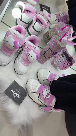 Zapatillas Hello Kitty Blancas y Rosas