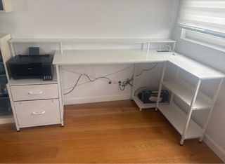 Escritorio en L blanco metal y madera