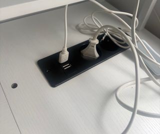 Escritorio en L blanco metal y madera