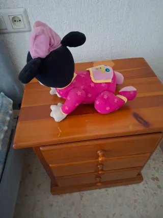 Peluche Minnie Mouse Disney gateando