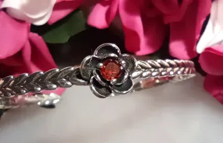 Pulsera plata flor roja