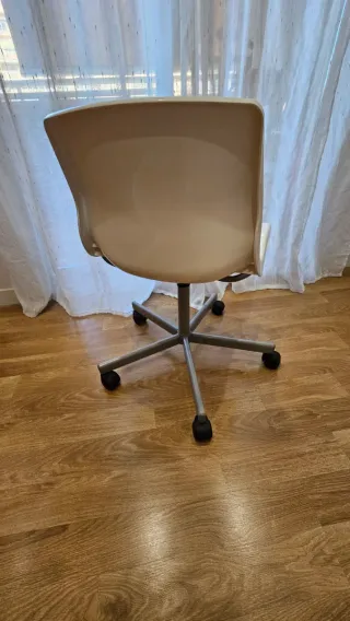 Silla de escritorio blanca con ruedas de ikea