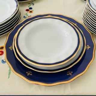Sopera de porcelana blanca azul cobalto y filo