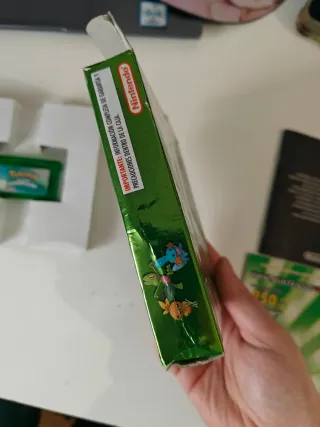 Pokémon Esmeralda Game Boy Advance con caja