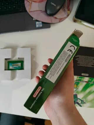 Pokémon Esmeralda Game Boy Advance con caja
