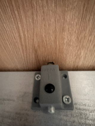 Mesa extensible y 4 sillas polipiel