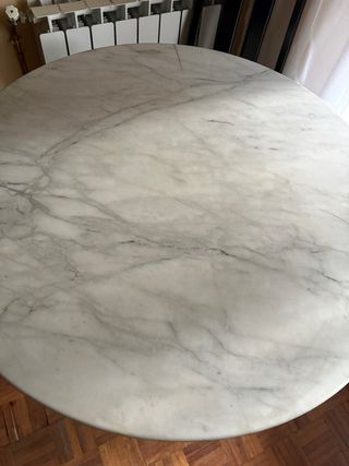 Mesa redonda mármol y base beige