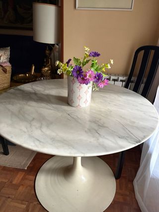 Mesa redonda mármol y base beige
