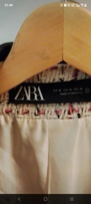 Abrigo Zara Beige y Rojo