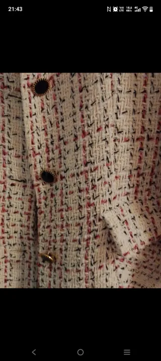 Abrigo Zara Beige y Rojo