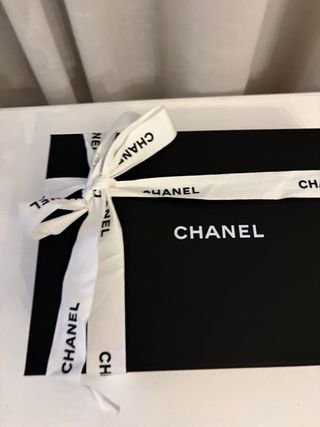 Scatola  Chanel originale con fiocco
