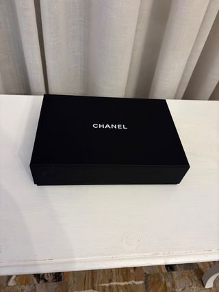 Scatola  Chanel originale con fiocco