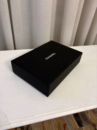 Scatola  Chanel originale con fiocco