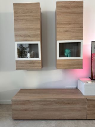 Mueble TV con 2 vitrinas madera y cristal