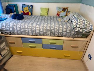 Cama infantil con cajones