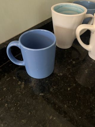 Tazas de desayuno diferentes colores y medidas