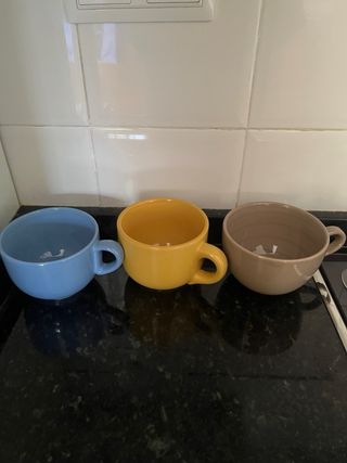 Tazas de desayuno diferentes colores y medidas