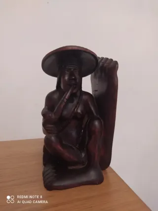 Figura madera ébano tallada a mano