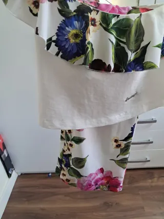 Conjunto floral niña