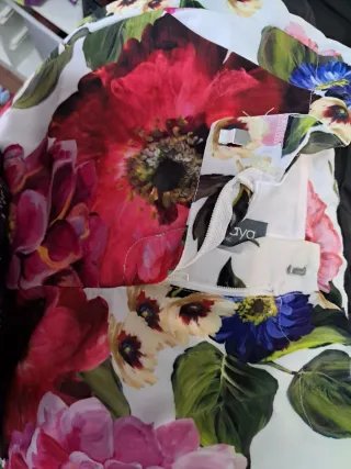 Conjunto floral niña