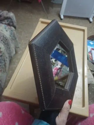 Espejo hexagonal de cuero