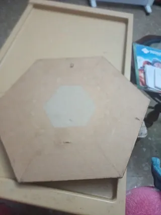 Espejo hexagonal de cuero