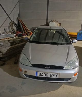 Ford Focus, para repuestos. Bomba de gasoil rota.