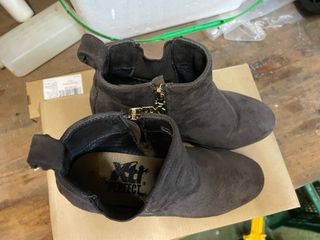 Botines marrones de ante con tacón