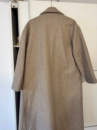 Abrigo Zara Beige Pesa bastante (buena calidad)