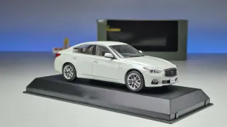 Nissan Skyline 350GT Hybrid 1/43 Kyosho