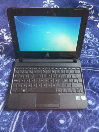 Mini portátil HP Negro le falta el cargador