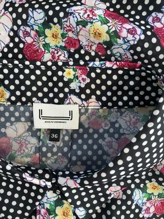 Blusa estampada flores y lunares