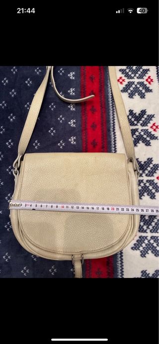 Bolso bandolera de piel beige