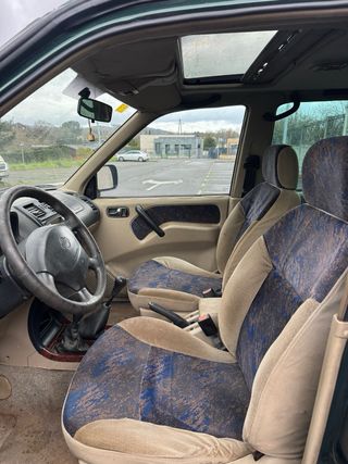 Nissan Terrano II 2000