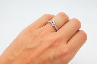 Anillo De Oro Blanco De 18K Con Diamantes.. Ref: 003-01-02480