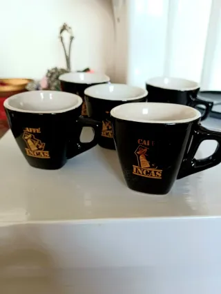 Tazzine caffè nere con dettagli oro