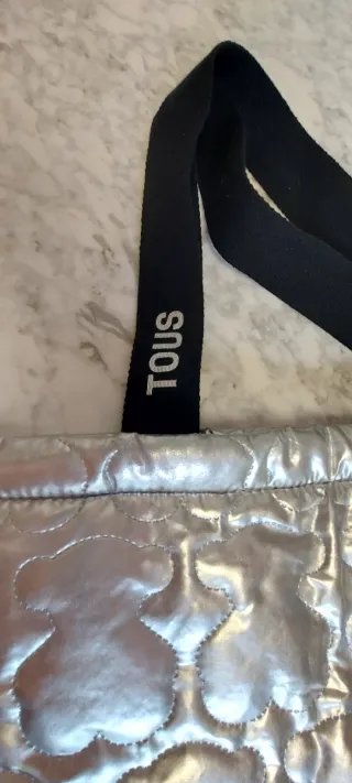 Bolso plateado TOUS